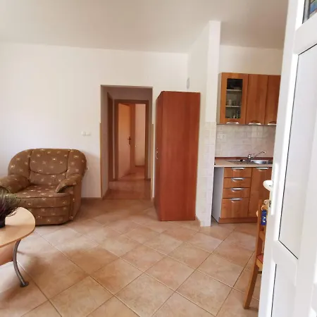 Dundo In Quiet Area * Μεντουλίν