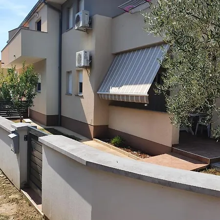 Dundo In Quiet Area Apartment *