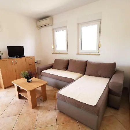 Dundo In Quiet Area Apartment