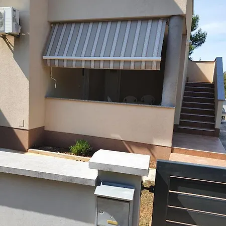 Dundo In Quiet Area Apartment *
