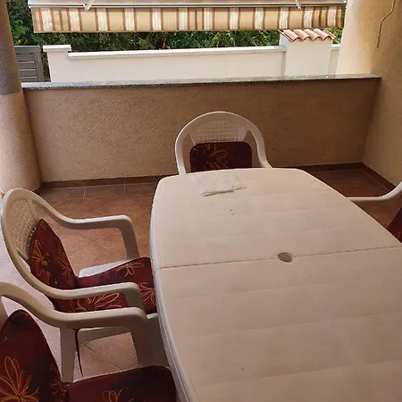 Dundo In Quiet Area Apartment *